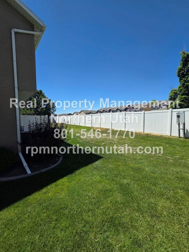Building Photo - 152 W 2525 N