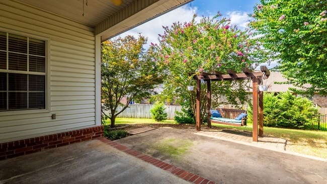 Building Photo - Updated 4BR/2BA One-Level Home on Maumelle Cul-de-Sac — Trail Access