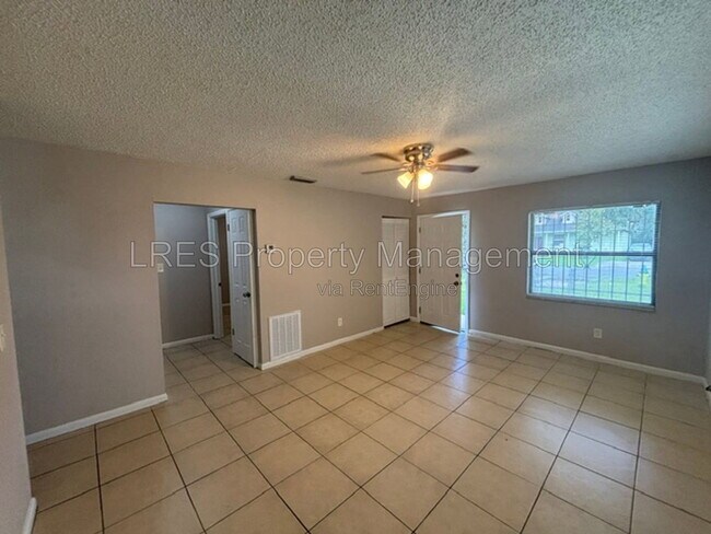 Building Photo - 1020 S Bay Ave