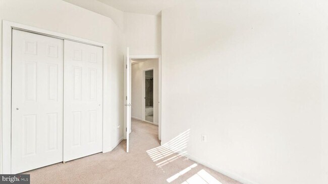 Building Photo - 23100 Dunlop Heights Terrace