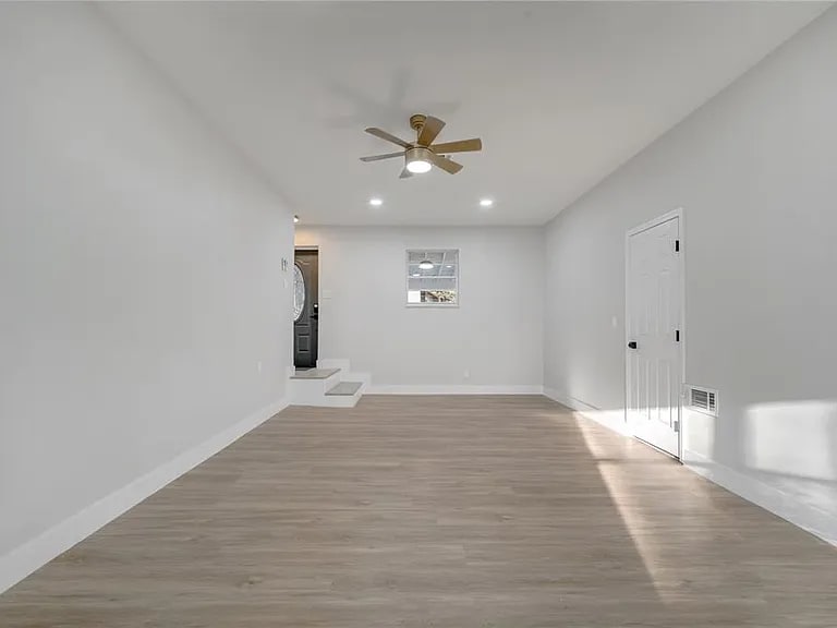 Building Photo - 7043 Carlene Dr