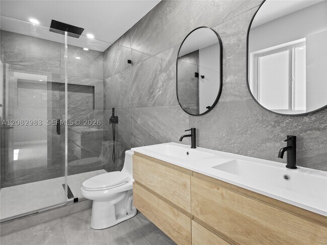 Building Photo - 421 S 56th Terrace
