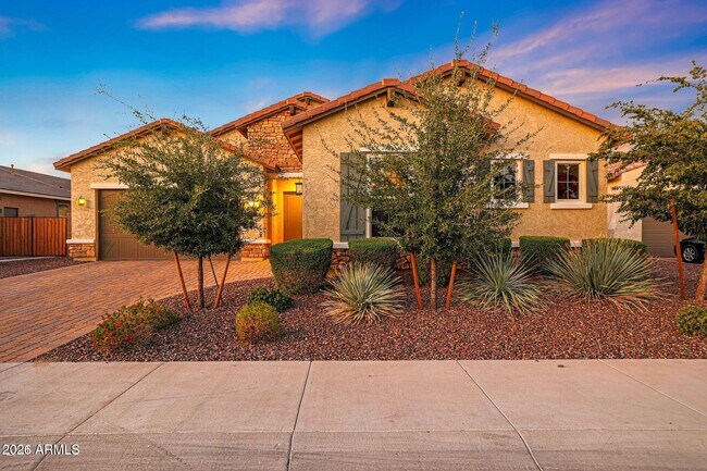 Building Photo - 18626 W Elm St