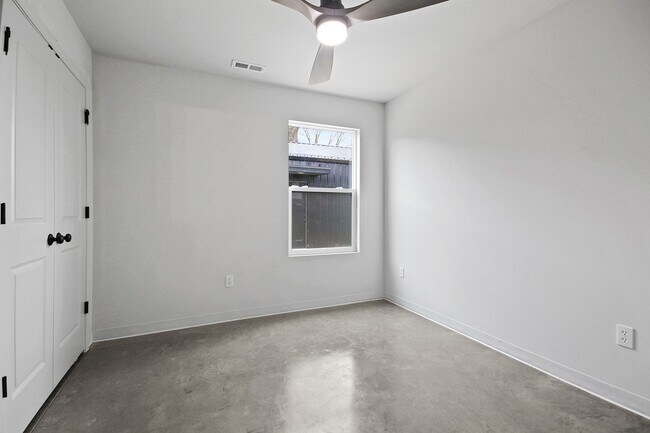 Building Photo - 202 Third Ave