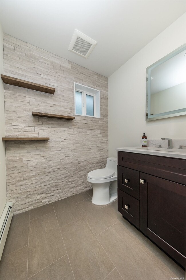 Building Photo - 680 W Beech St