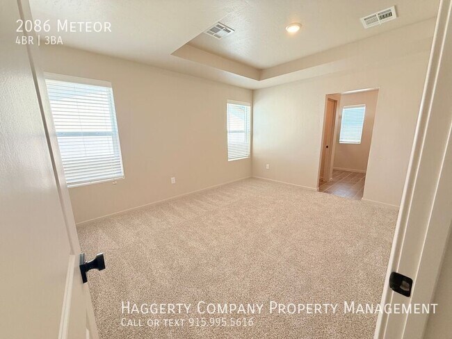 Building Photo - 2086 Meteor-