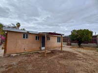 Building Photo - 1 Bedroom 1 Bath with HUGE Yard Space!