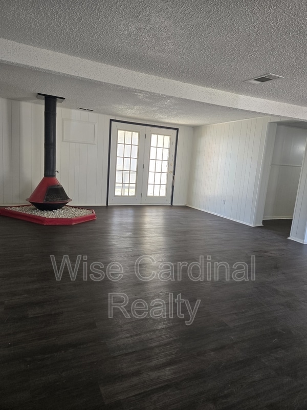 Building Photo - 714 N Ave C