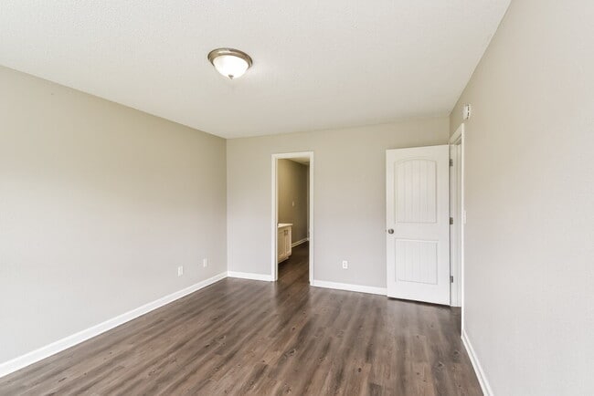 Building Photo - 7807 Birdwood Dr