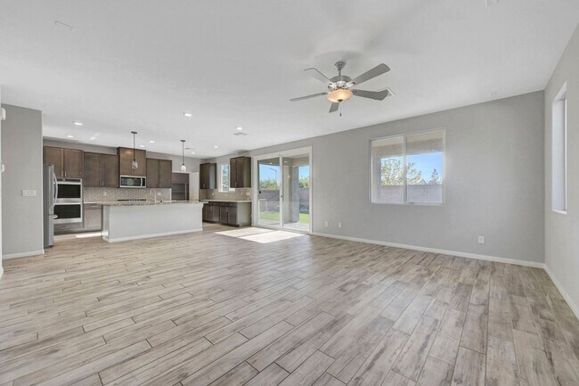 Building Photo - Gated community Located within the Valley Vista Master Plan. 4 Bed 3 Bath features and Open and i...