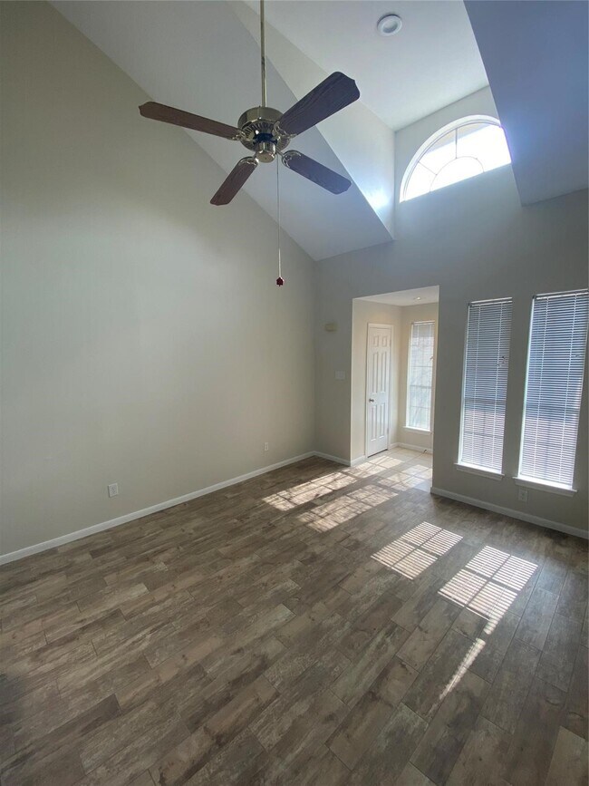 Building Photo - 5515 Strack Rd
