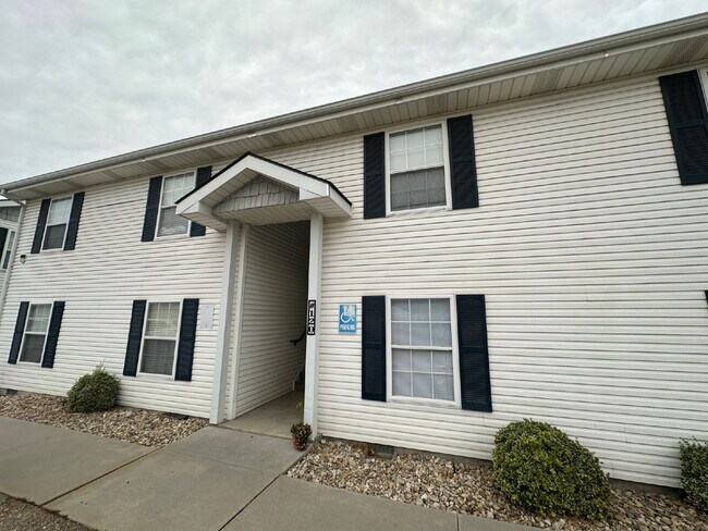 Building Photo - "Charming 2-Bed Retreat with Spacious 1000 sqft Layout in Nampa's Heart!"