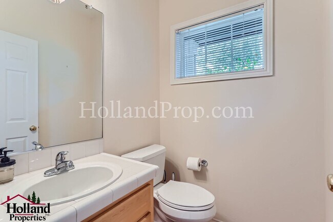 Building Photo - 1612 NE Parkside Dr
