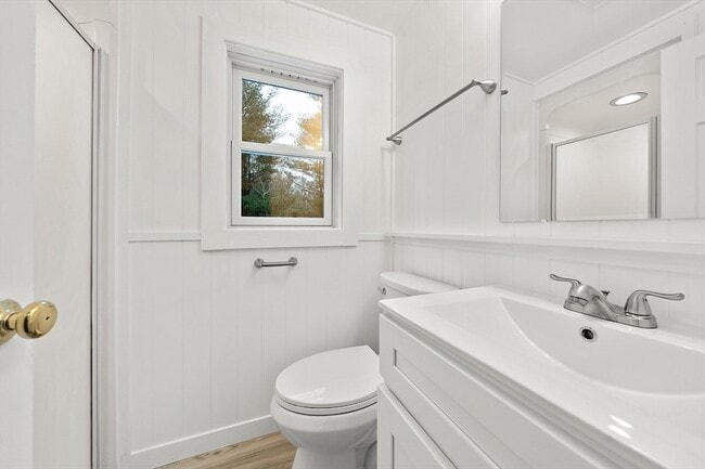 Building Photo - 4 Oaken Bucket Ln