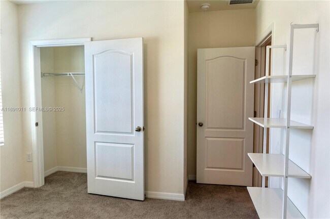 Building Photo - 2025 Doe Run Dr