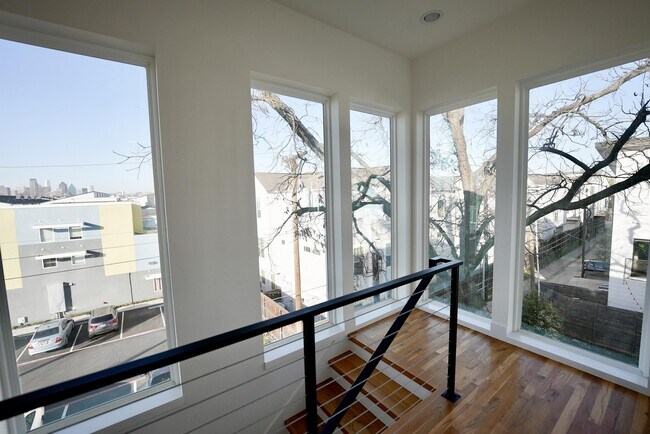 Building Photo - 2203 Moser Ave