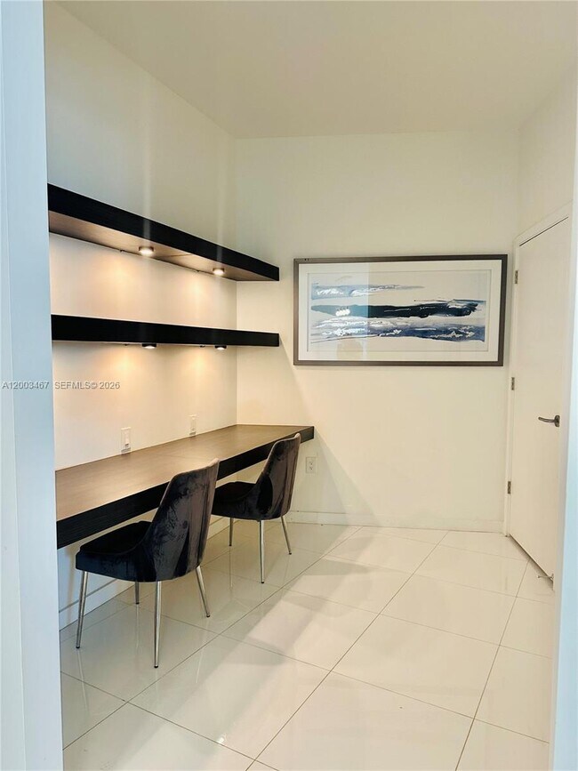 Building Photo - 851 NE 1st Ave