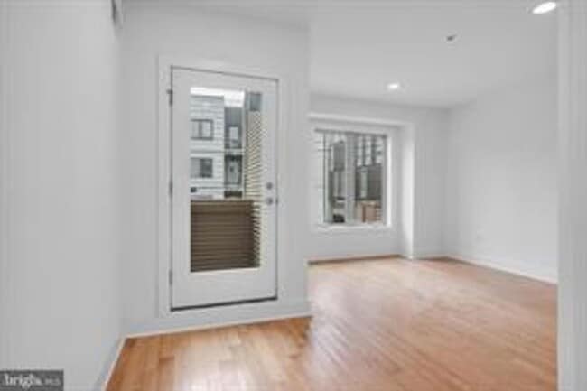 Building Photo - Beautiful Northern Liberties Townhome