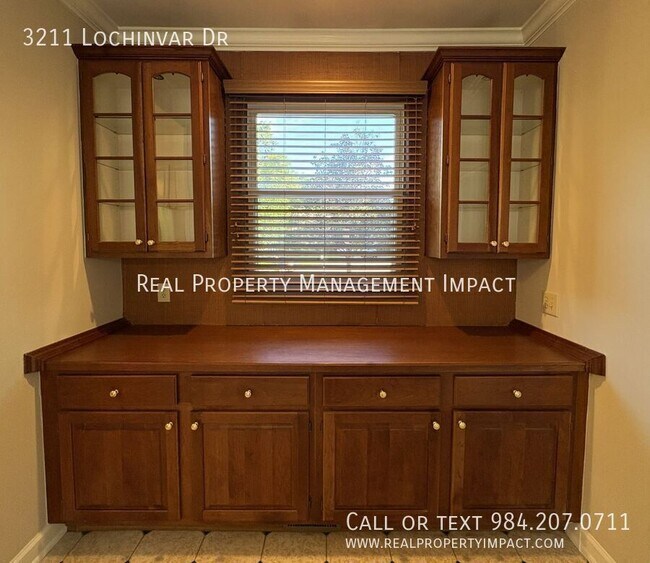 Building Photo - 3211 Lochinvar Dr