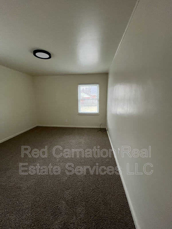 Building Photo - 1434 Antoinette Ave