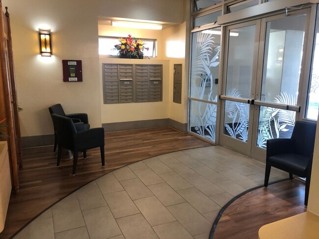 Building Photo - One bedroom corner unit at Regency Tower 1502