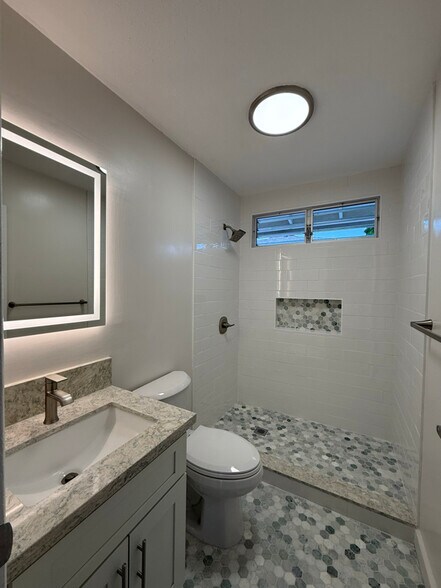 Primary Photo - 1073 Loho St