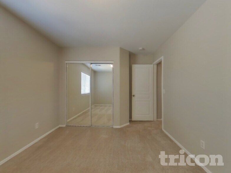 Building Photo - 11418 W Mountain View Dr