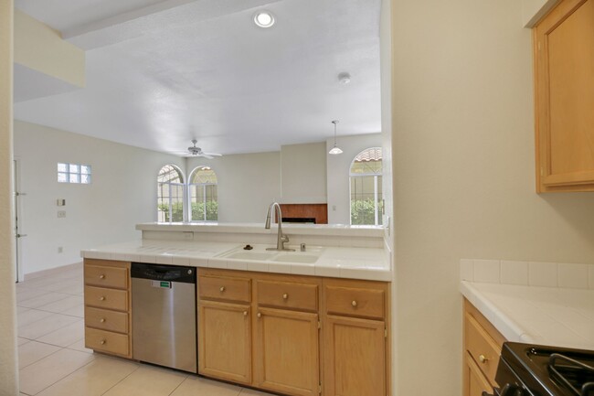 Building Photo - Downstairs 2 bedroom condo in Green Valley