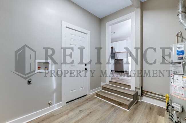 Building Photo - 1631 S Fern St