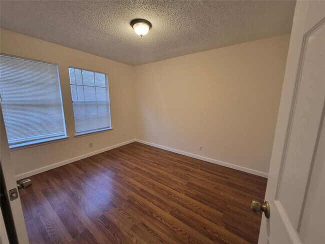 Building Photo - 1105 Ash Cove