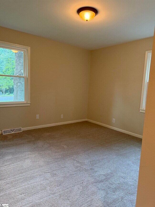 Building Photo - 102 Baldwin Cir