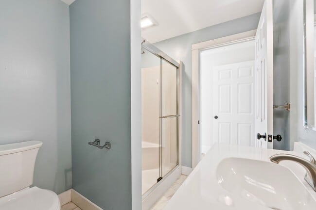 Building Photo - New England Style Farm House for RENT in P...