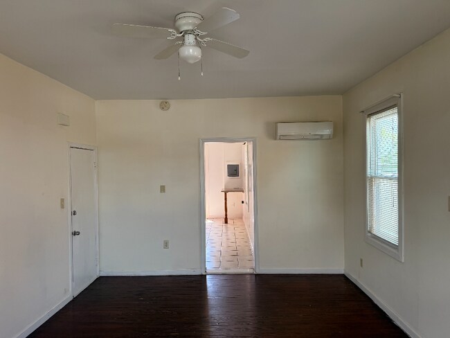 Building Photo - 3031 Hamilton Ave