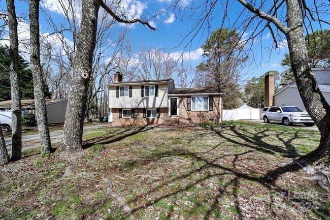 Building Photo - 6230 Holly Knoll Dr