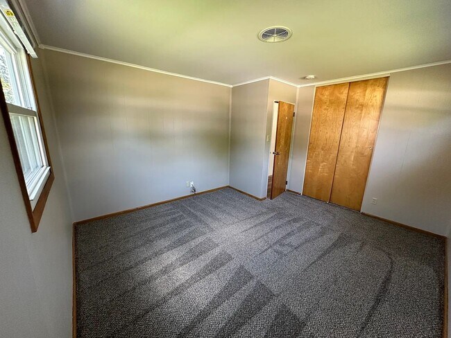 Building Photo - 1711 Keith Dr NE