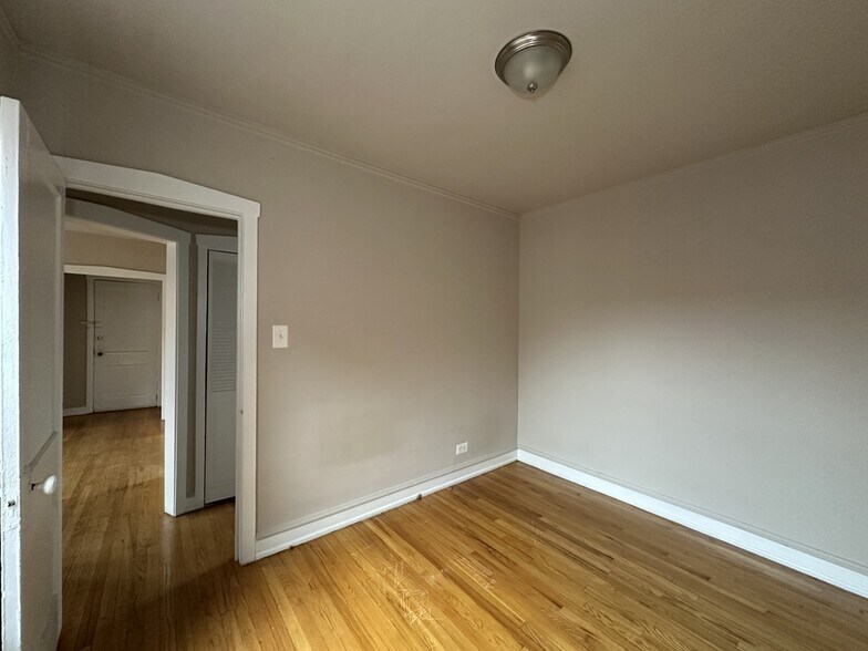 Building Photo - 4027 W Melrose St