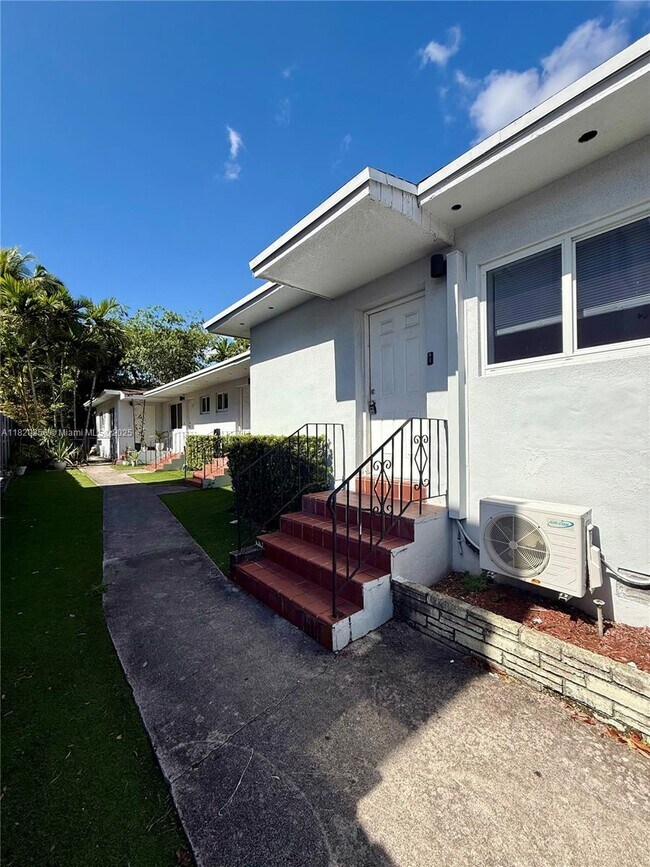 Primary Photo - 560 NE 67th St