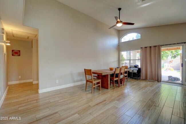 Building Photo - 1560 W Winchester Way