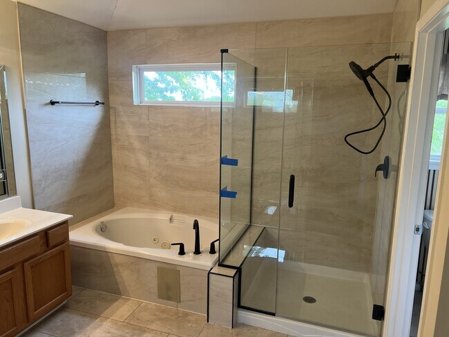 Building Photo - 437 S Orchard Dr