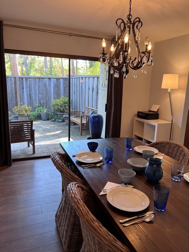 Building Photo - Fully-furnished Sleek 2-bedroom, 2-bathroo...