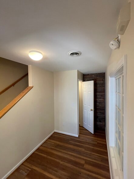 Foyer - 825 Nalle St