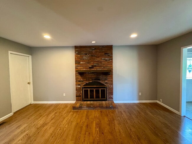 Building Photo - 2034 Baxter Rd