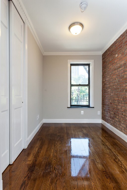 Building Photo - 314 E 106th St