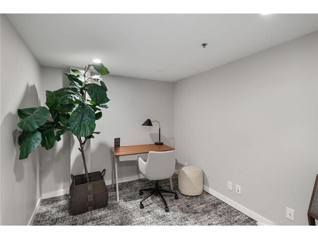 Building Photo - 20 NE 2nd St