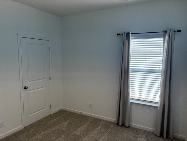 Building Photo - 2732 Minuteman Ln