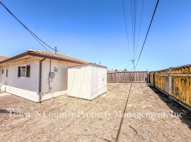 Building Photo - 732 La Mesa Dr