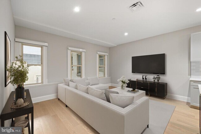 Building Photo - 200S Broad St