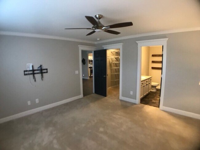 Building Photo - 111 Hunter Landing Dr