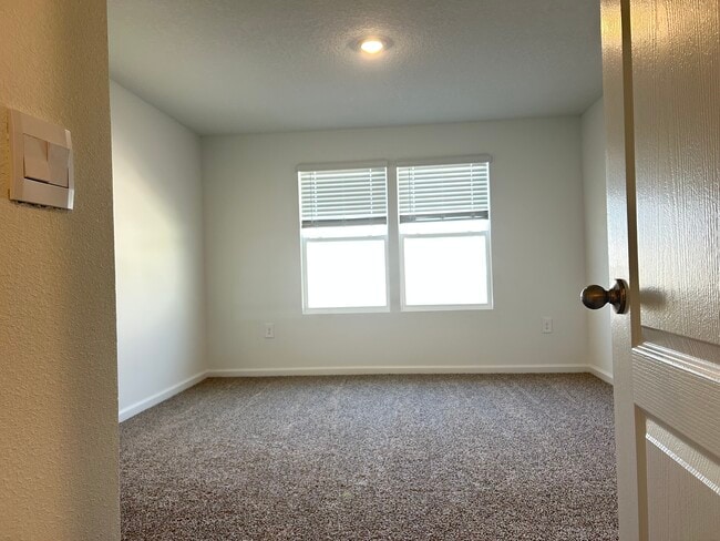 Building Photo - 28 Blue Hvn Rd