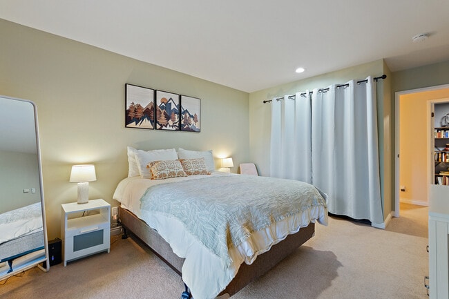 Building Photo - 15512 Country Club Dr